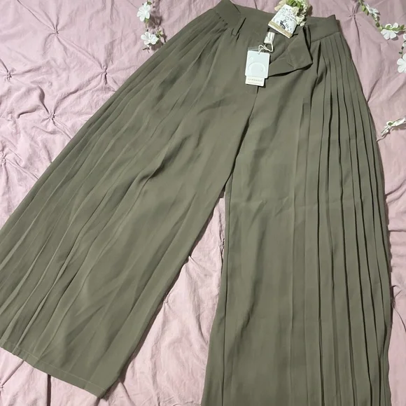 Stunning Pleated Wide-Leg Pants Elegant Sexy NWT Commense LAST CALL! - Picture 7 of 14
